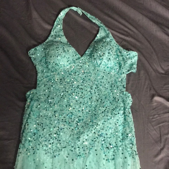 Prom dress - Picture 2 of 4